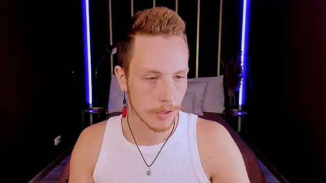 Snapshot of LeoMooree chatting on 10.04.25 LeoMooree online show from 10.04.25