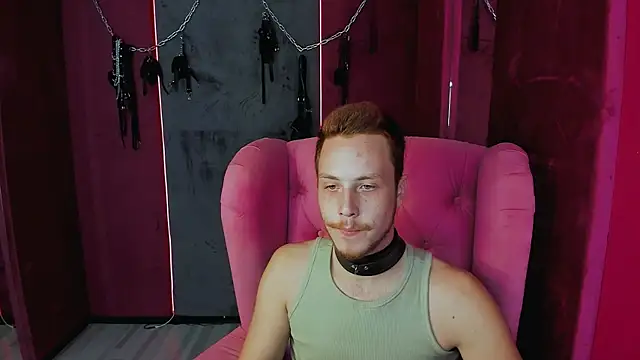 Snapshot of LeoMooree chatting on 10.08.25 LeoMooree online show from 10.08.25