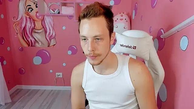 Snapshot of LeoMooree chatting on 10.18.25 LeoMooree online show from 10.18.25