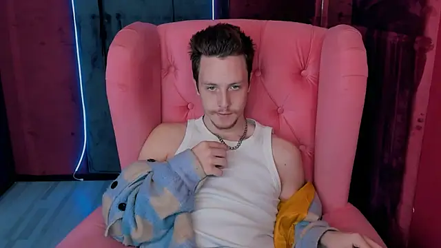 Snapshot of LeoMooree chatting on 11.06.25 LeoMooree online show from 11.06.25