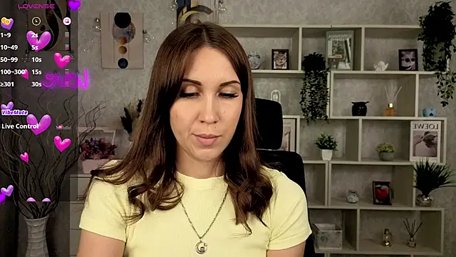 Snapshot of DreamVelour chatting on 10.10.25 DreamVelour online show from 10.10.25