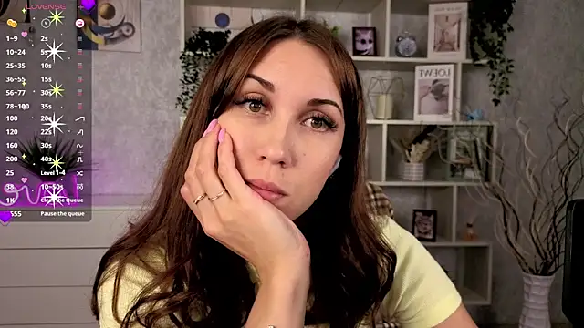 Snapshot of DreamVelour chatting on 10.21.25 DreamVelour online show from 10.21.25