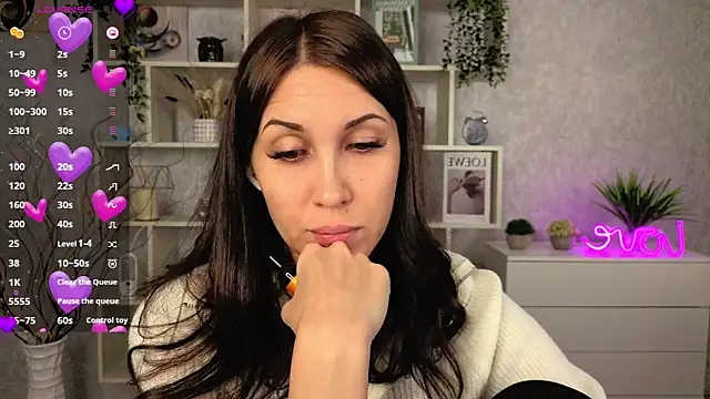 Snapshot of DreamVelour chatting on 11.10.25 DreamVelour online show from 11.10.25