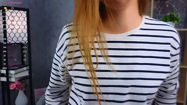 Snapshot of ElenoreReth chatting on 10.24.25 ElenoreReth online show from 10.24.25