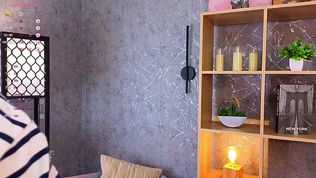 Snapshot of ElenoreReth chatting on 10.25.25 ElenoreReth online show from 10.25.25