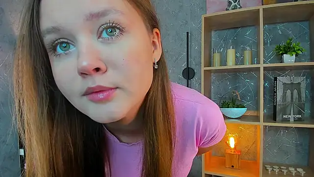 Snapshot of ElenoreReth chatting on 10.28.25 ElenoreReth online show from 10.28.25