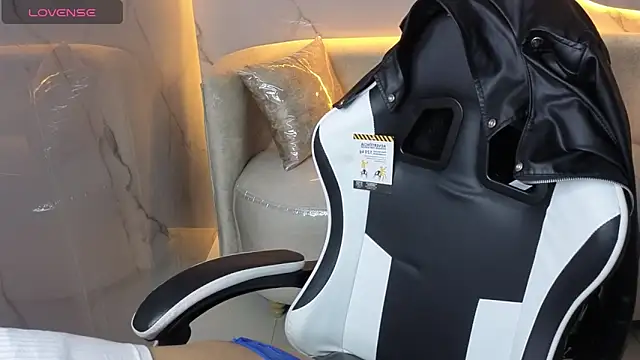 Snapshot of Skyler_Gracee_Tx chatting on 10.14.25 Skyler Gracee Tx online show from 10.14.25