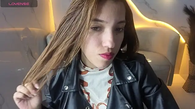 Snapshot of Skyler_Gracee_Tx chatting on 10.29.25 Skyler Gracee Tx online show from 10.29.25