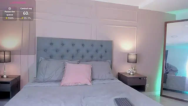 Snapshot of SalemMorris chatting on 10.25.25 SalemMorris online show from 10.25.25