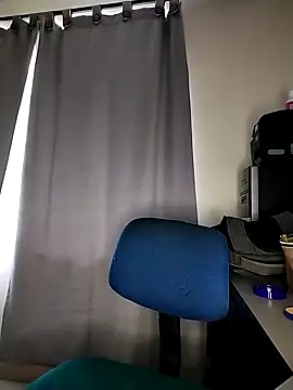 Mia-Reyes online show from 11.05.25