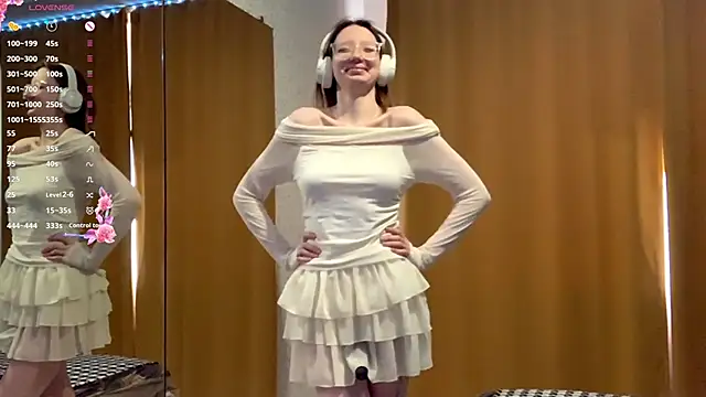 Snapshot of KrystinFunches chatting on 10.04.25 KrystinFunches online show from 10.04.25