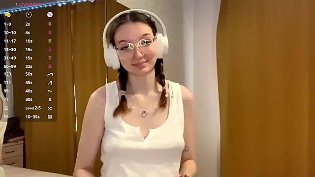 Snapshot of KrystinFunches chatting on 10.21.25 KrystinFunches online show from 10.21.25