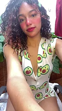 Snapshot of PrettyLia chatting on 10.22.25 PrettyLia online show from 10.22.25