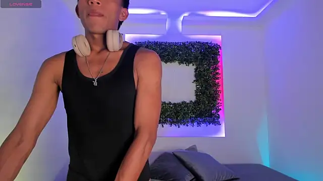 Santti  online show from 10.13.25