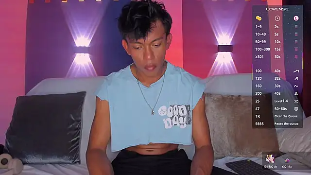 Santti  online show from 10.15.25