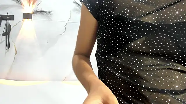 LyraEverhart online show from 09.23.25