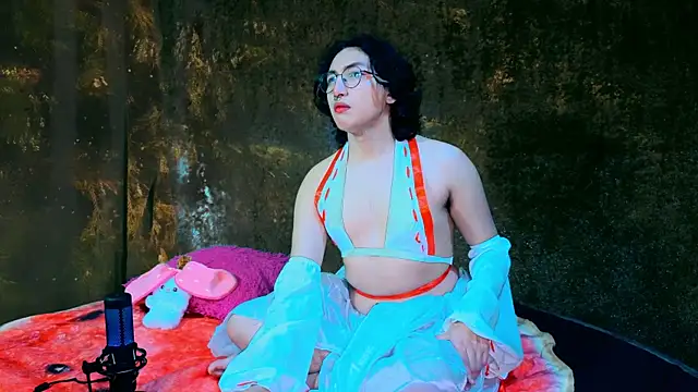 Snapshot of -BlueOpal- chatting on 10.05.25 -BlueOpal- online show from 10.05.25