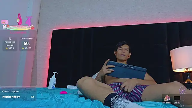 Snapshot of Dante_Hanna chatting on 10.29.25 Dante Hanna online show from 10.29.25