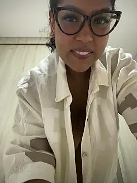 Snapshot of miiabrown18 chatting on 10.10.25 miiabrown18 online show from 10.10.25