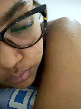 Snapshot of miiabrown18 chatting on 10.16.25 miiabrown18 online show from 10.16.25