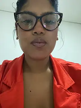 Snapshot of miiabrown18 chatting on 10.22.25 miiabrown18 online show from 10.22.25