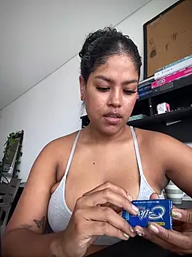 Snapshot of miiabrown18 chatting on 10.22.25 miiabrown18 online show from 10.22.25