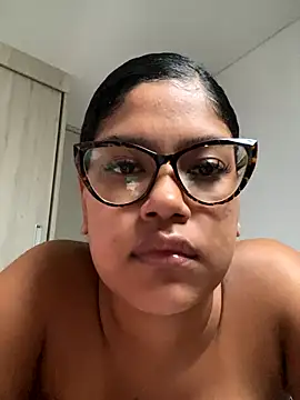 Snapshot of miiabrown18 chatting on 10.27.25 miiabrown18 online show from 10.27.25