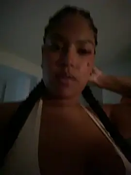 Snapshot of miiabrown18 chatting on 10.31.25 miiabrown18 online show from 10.31.25