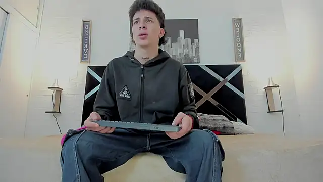 Snapshot of iammariano chatting on 11.19.25 iammariano online show from 11.19.25