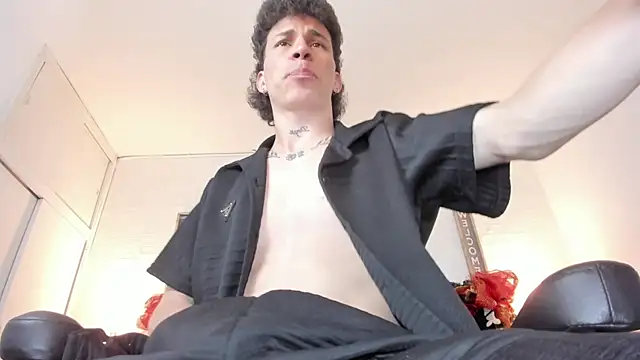 Snapshot of iammariano chatting on 11.30.25 iammariano online show from 11.30.25