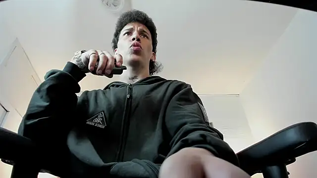 Snapshot of iammariano chatting on 12.03.25 iammariano online show from 12.03.25