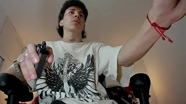 Snapshot of iammariano chatting on 12.04.25 iammariano online show from 12.04.25