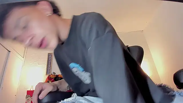 Snapshot of iammariano chatting on 12.17.25 iammariano online show from 12.17.25