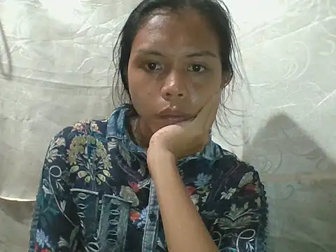 Snapshot of Kim25xxxx chatting on 11.18.25 Kim25xxxx online show from 11.18.25