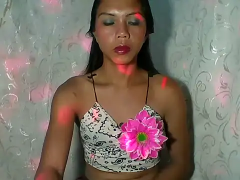 Snapshot of Kim25xxxx chatting on 12.02.25 Kim25xxxx online show from 12.02.25