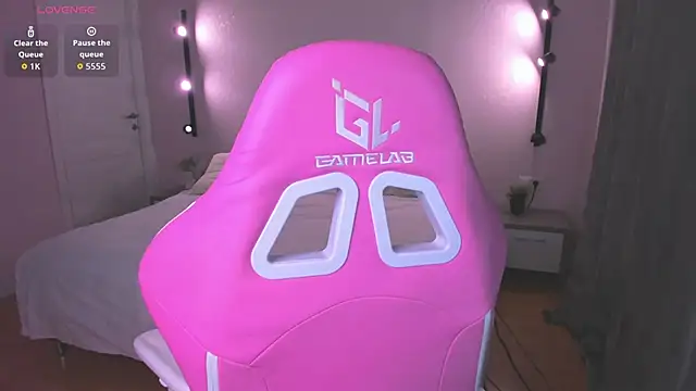 Snapshot of Alic_Fox chatting on 10.10.25 Alic Fox online show from 10.10.25