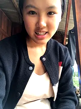 Snapshot of Mai_lovely chatting on 10.22.25 Mai lovely online show from 10.22.25