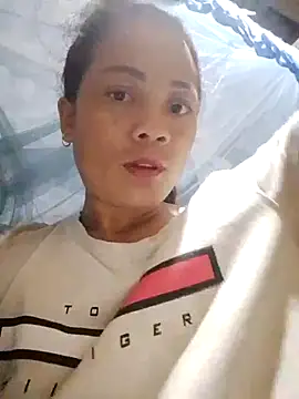 Snapshot of Bonnie-sexy chatting on 10.17.25 Bonnie-sexy online show from 10.17.25