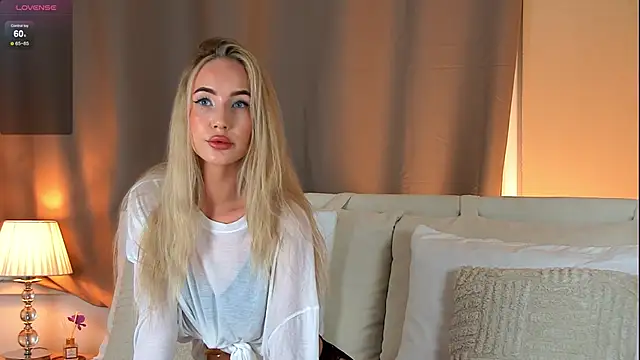 Snapshot of MaryDavies chatting on 10.17.25 MaryDavies online show from 10.17.25