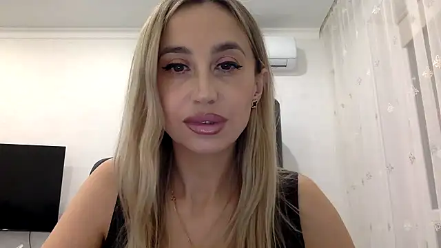 Snapshot of Jeyvaris chatting on 11.18.25 Jeyvaris online show from 11.18.25