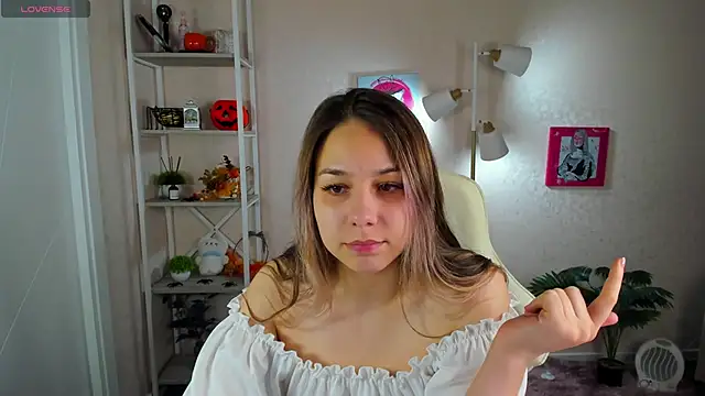 Al1ice Moures online show from 11.22.25