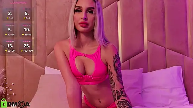 Snapshot of AriannaLure chatting on 10.02.25 AriannaLure online show from 10.02.25