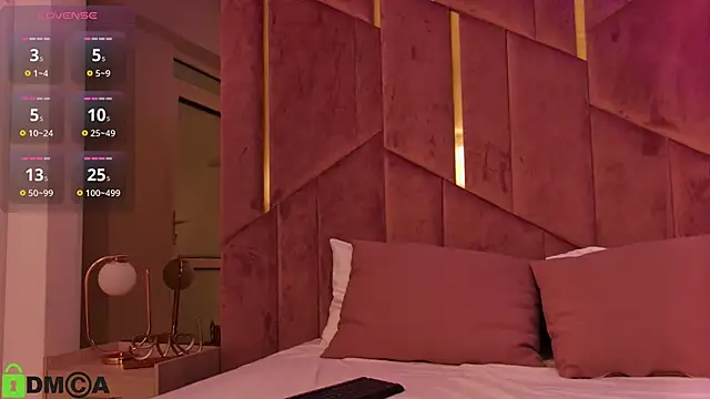 Snapshot of AriannaLure chatting on 11.10.25 AriannaLure online show from 11.10.25