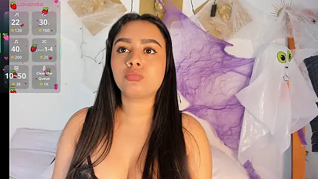 CharlottePetitte online show from 11.04.25