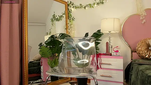 NaiaWhisper online show from 10.04.25