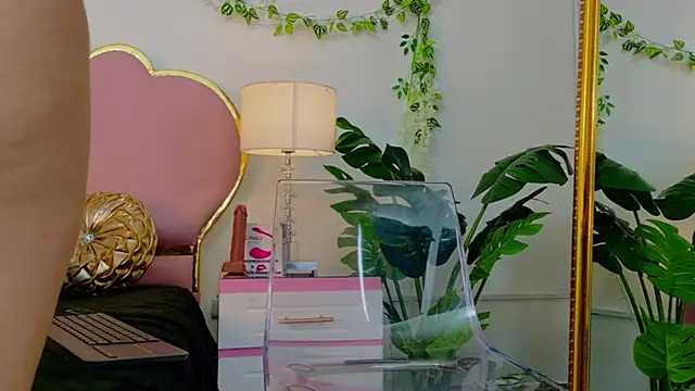 NaiaWhisper online show from 10.22.25