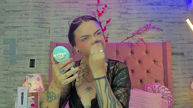 NaiaWhisper online show from 11.16.25