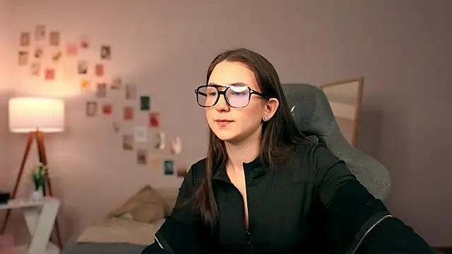 Snapshot of raviolly046 chatting on 09.28.25 raviolly046 online show from 09.28.25