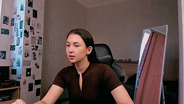 Snapshot of raviolly046 chatting on 10.04.25 raviolly046 online show from 10.04.25