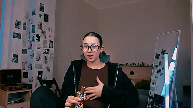 Snapshot of raviolly046 chatting on 10.16.25 raviolly046 online show from 10.16.25